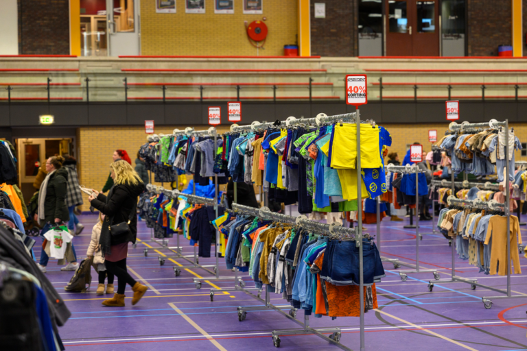 Loods of Stock Kledingbeurs — rommel-en-vlooienmarkt in Heerenveen